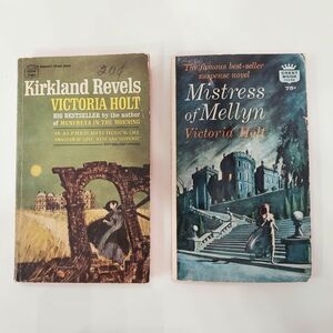 Victoria Holt Paperback Book Set